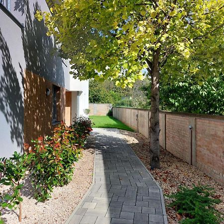 Linden Apartman 002 - Adults Only Mosonmagyaróvár المظهر الخارجي الصورة