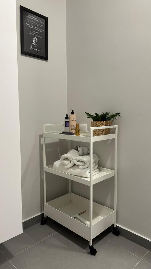 Linden Apartman 002 - Adults Only Mosonmagyaróvár المظهر الخارجي الصورة