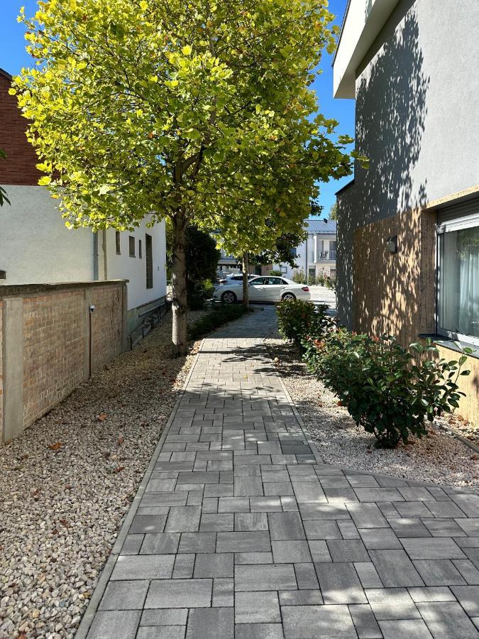 Linden Apartman 002 - Adults Only Mosonmagyaróvár المظهر الخارجي الصورة