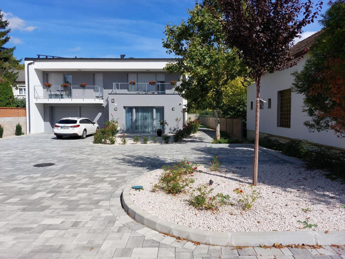 Linden Apartman 002 - Adults Only Mosonmagyaróvár المظهر الخارجي الصورة