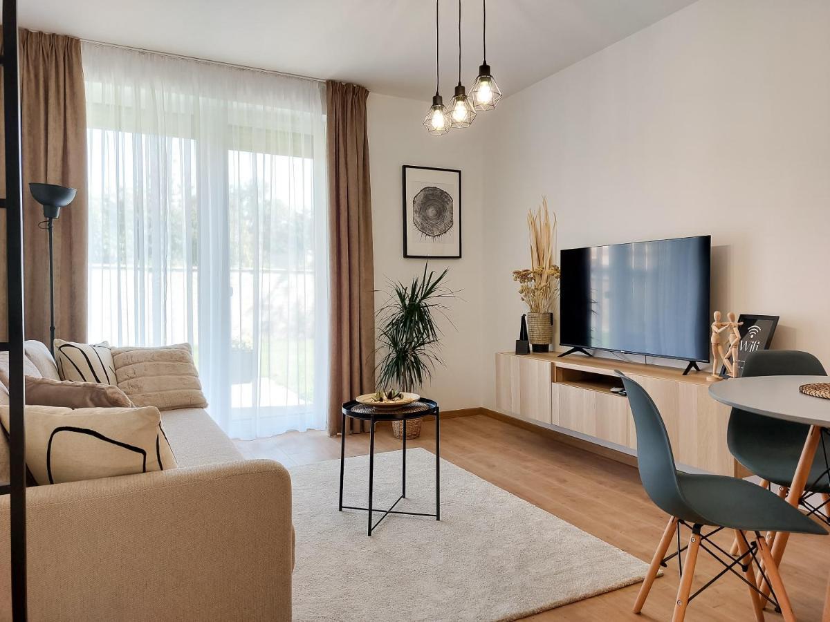Linden Apartman 002 - Adults Only Mosonmagyaróvár المظهر الخارجي الصورة